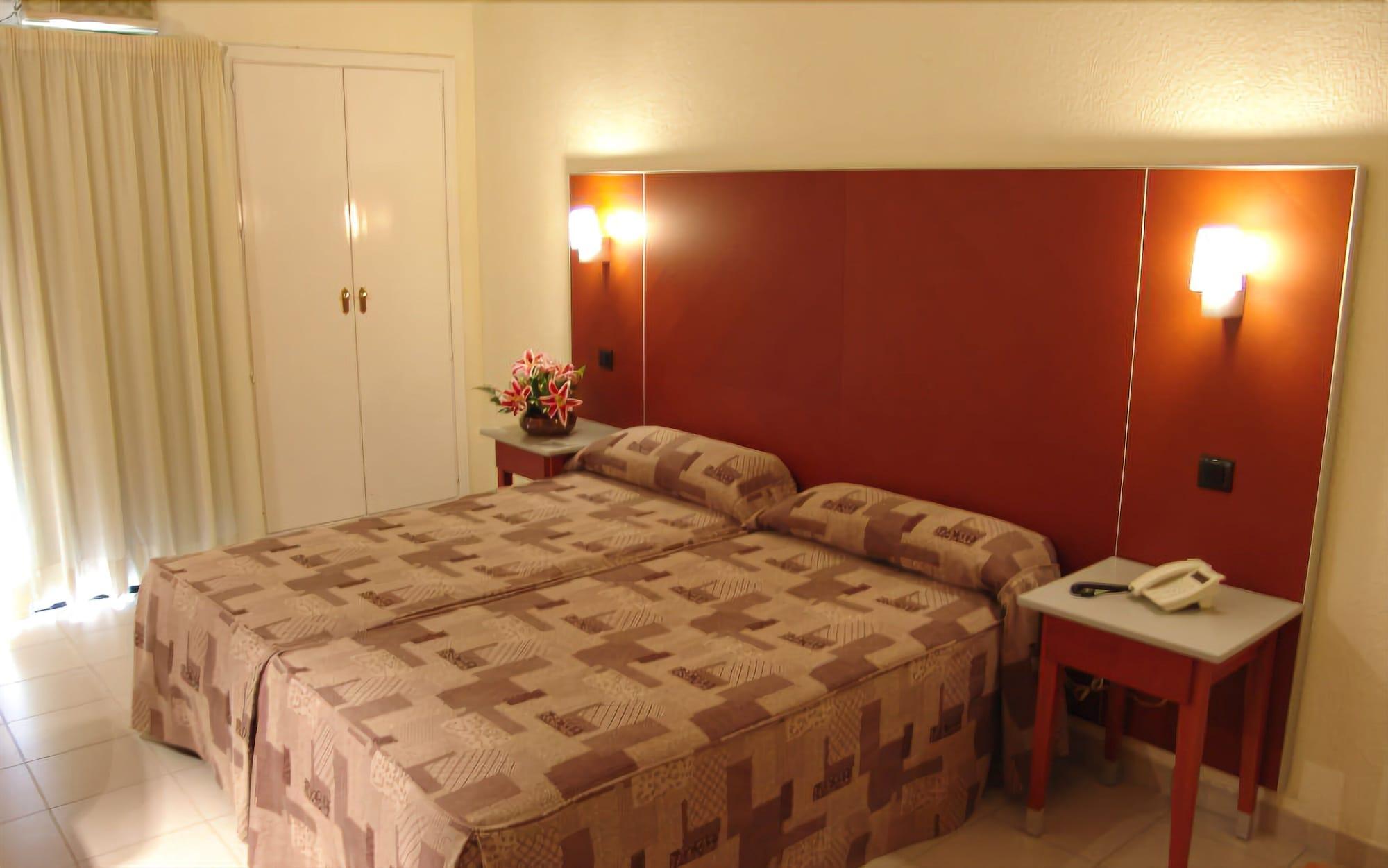 Hotel Oasis Plaza Бенидорм Экстерьер фото