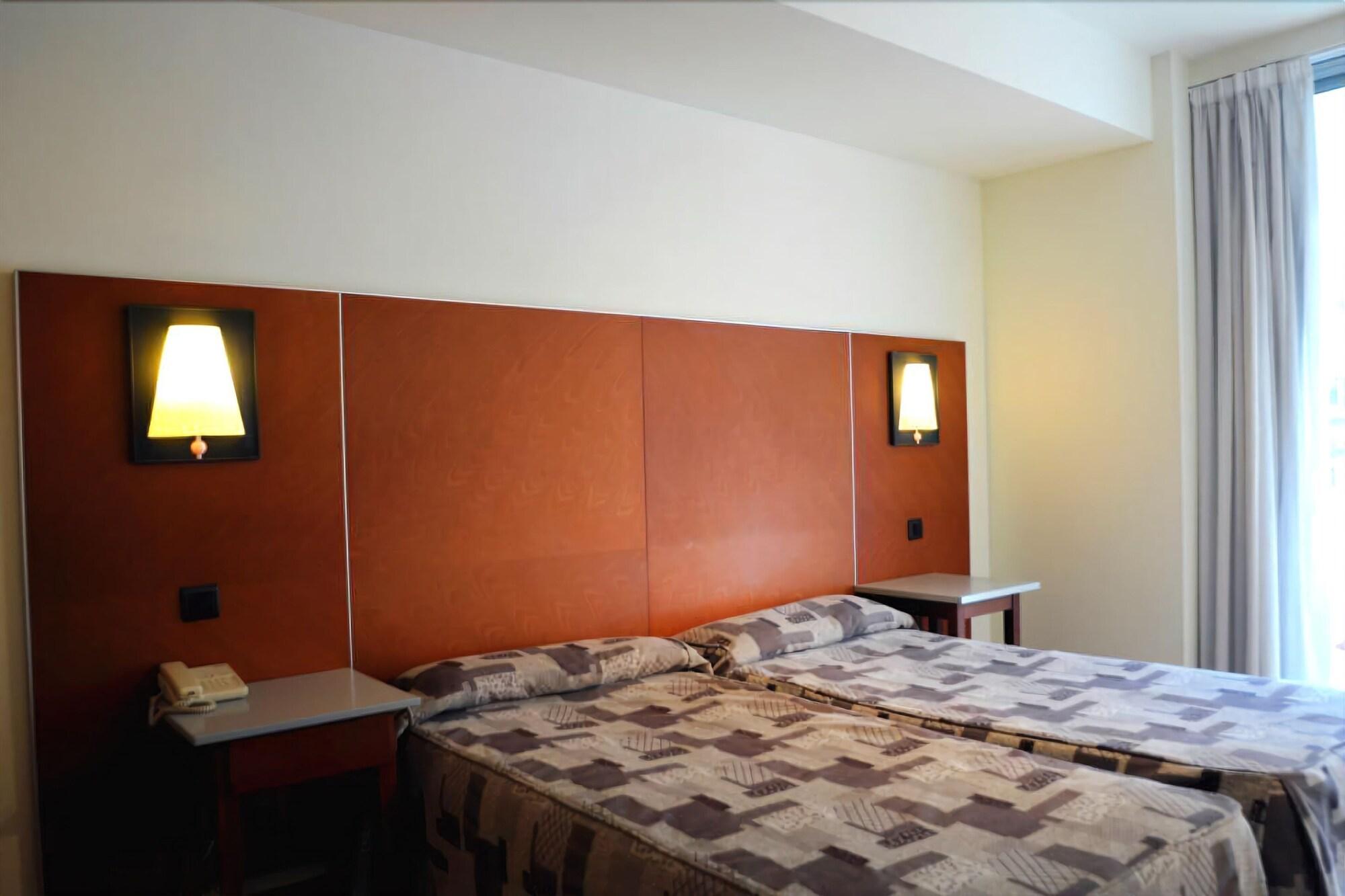 Hotel Oasis Plaza Бенидорм Экстерьер фото