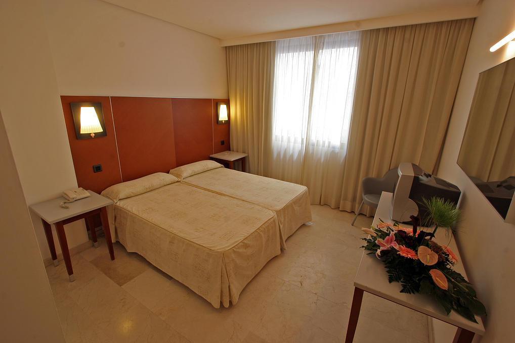 Hotel Oasis Plaza Бенидорм Экстерьер фото