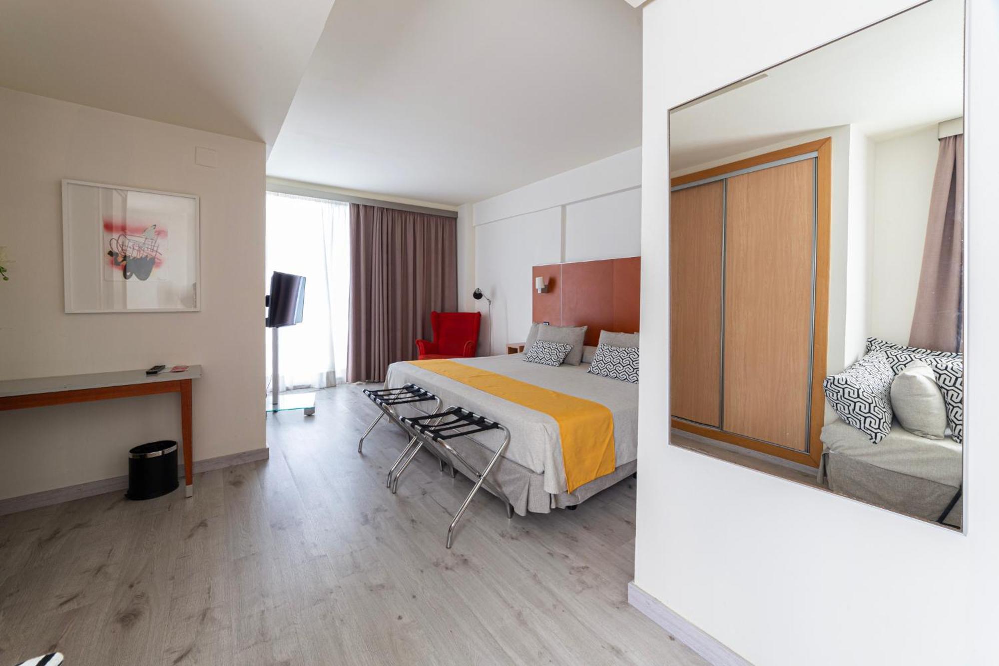 Hotel Oasis Plaza Бенидорм Экстерьер фото